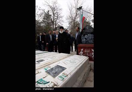 حضور رهبر معظم انقلاب در مرقد امام خمینی (ره)