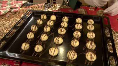 شیرینی فندقی 