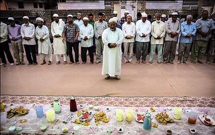 محفل انس با قرآن و ضیافت افطار اهل تسنن