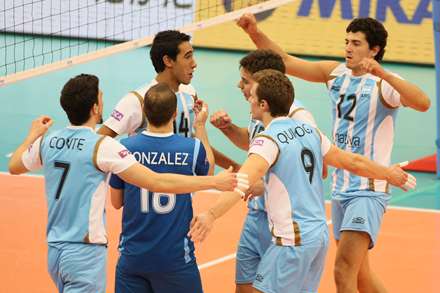 بازیکنان تیم والیبال آرژانتین در زمین