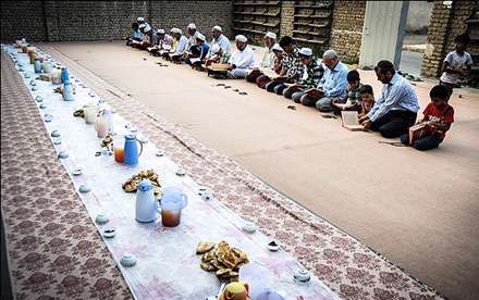 محفل انس با قرآن و ضیافت افطار اهل تسنن