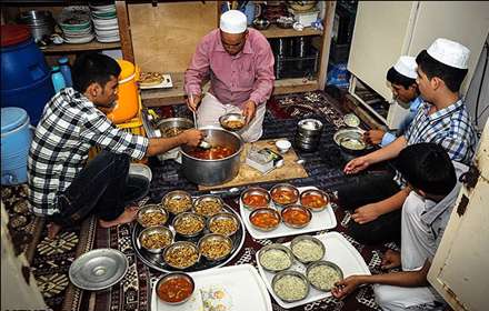 محفل انس با قرآن و ضیافت افطار اهل تسنن