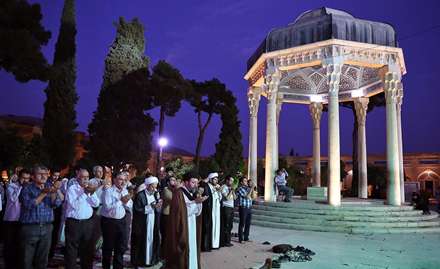 محفل انس با قرآن با حضور علاقمندان در ایام ماه مبارک رمضان