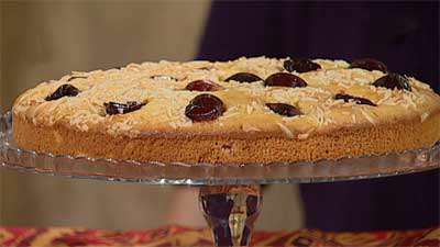 کیک آلو سیاه