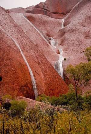 آبشار Uluru منظره ای کم نظیر
