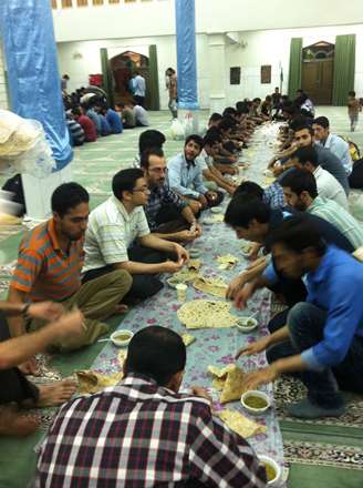 افطاری در دانشگاه صنعتی اصفهان