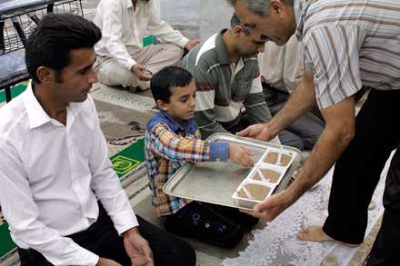 افطاری ساده درمسجد شیخ سعدون_بوشهر