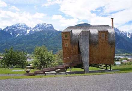 کلبه‌ای در کوه‌های آلپ