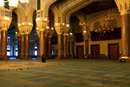 مسجدی باستون های بسیار