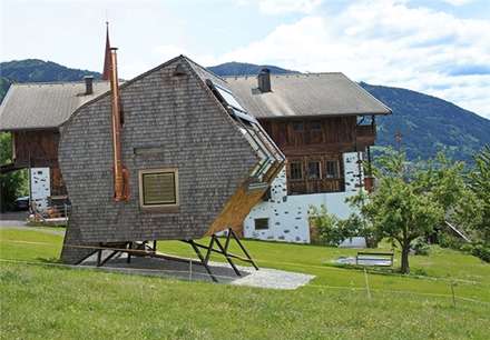 کلبه‌ای در کوه‌های آلپ