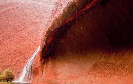 آبشار Uluru منظره ای کم نظیر