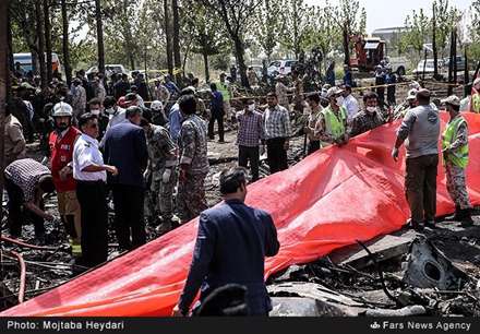 سقوط هواپیمای مسافری در شهرک آزادی تهران