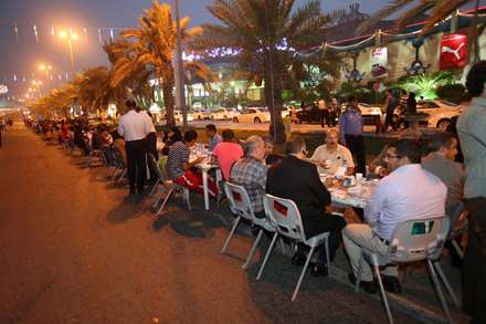 سفره افطاری بزرگ در کیش