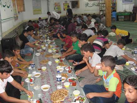 سفره افطاری درمحمودآباد مازندران