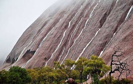 آبشار Uluru منظره ای کم نظیر