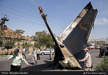 سقوط هواپیمای مسافری در شهرک آزادی تهران