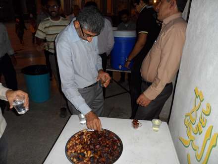 افطاری در مسجد اهل بیت بخش اوز_شهرستان لارستان