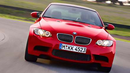 بی ام دبلیو قرمز