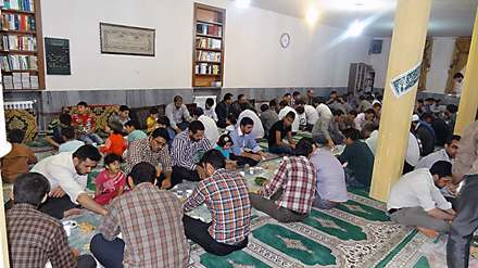 سفره افطاری حسینیه مریوان