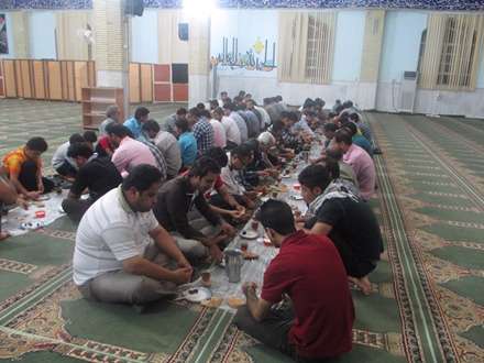 افطاری ساده در مصلی المهدی_شهرستان زابل