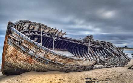 قایق به گل نشسته