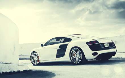 ماشین اسپرت سفید