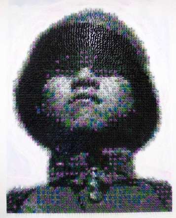 سربازی که از سرباز های کوچکتر ساخته شده