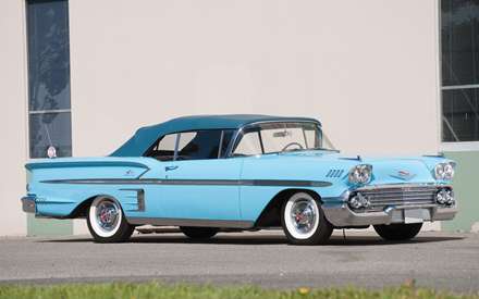 ماشین قدیمی آبی