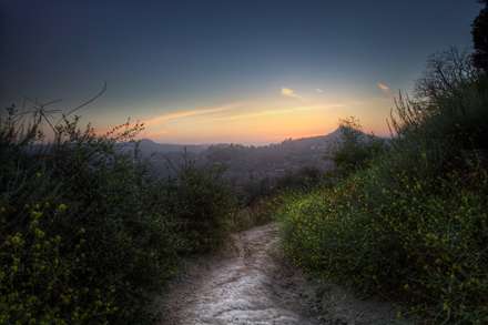 راهی باریک در کوهستان