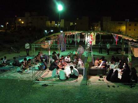 افطاری ساده در جوار شهید گمنام_شیراز