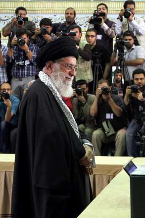 تا نفس هست با شما هستم ...