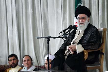 ما رهرو ولایتیم ولایت مال حیدره/ دست خدا رو سر ما که خامنه ای رهبره