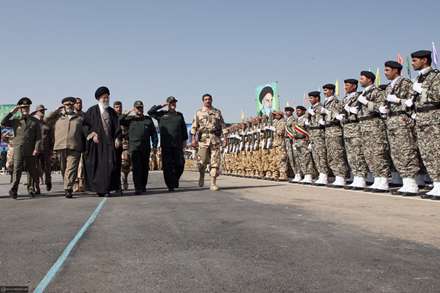 سان دیدن رهبر از نیروهای ارتش