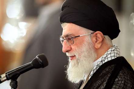 دشمن رهبر بشنود نداریم هیچ واهمه ای/چون که بود فرمانده ی کل قوا خامنه ای