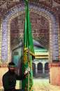سرباز در مقابل درب امامزاده با پرچم