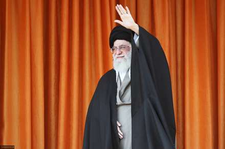 اي بهر خميني خدا يارترين سيدعلي/وز نخله ي انقلاب پربارترين سيدعلي