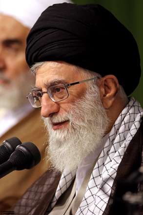 تمام درد و بلاها به جان من، آقا!/مباد لحظه‌ای اصلاً دهند آزارت