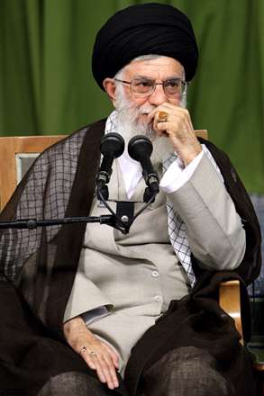 می دهد این دل گواهی پیـــر ما سیـــدعلــی/پرچم از دست تو بر دستـــان مهدی می رسد