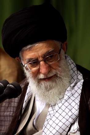 چون فقیه وعالم است ودین شناس /مرجع تقلید دوران من است