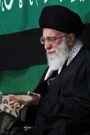 با خامنه ای دلم چقدر آرام است/با حضرت ماه،امتم همگام است