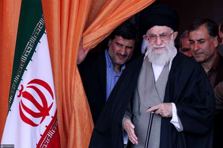 علي حق را تجلي صفات است/امامت را چوسيم ارتباط است