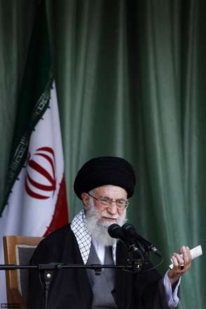 اگر از سرهایمان کوه بسازند ، نخواهیم گذاشت تاریخ بنویسد: "سیدعلی تنها ماند"