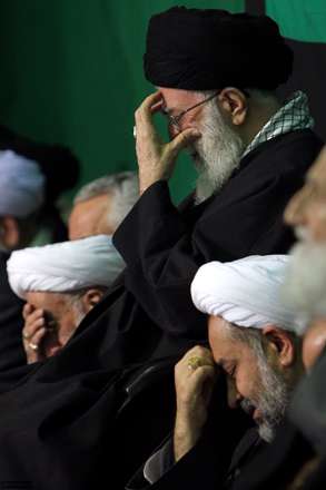 به رغم مدعیانی که منع عشق کنند/جمال چهره تو حجت موجه ماست