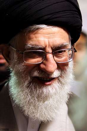 پرچم به دست توست،جمع است خاطرم/با تو مهم کـه نیست،حــــرف و حدیــث ها