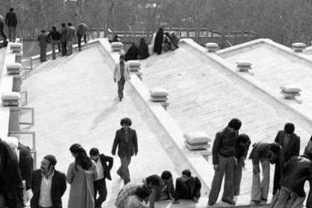تصرف زندان اوین در بهمن