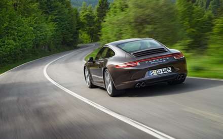 پورشه ای درجاده