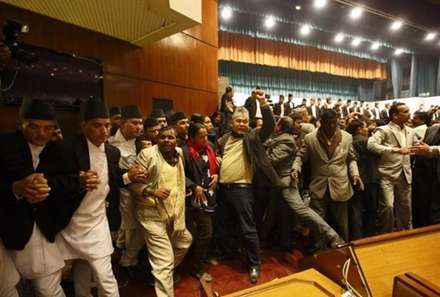 وقتی سیاستمدران دست به یقه می شوند