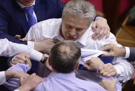 وقتی سیاستمدران دست به یقه می شوند