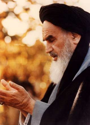 اماما حرمت ایران تو بودی/تمام روح این سامان تو بودی