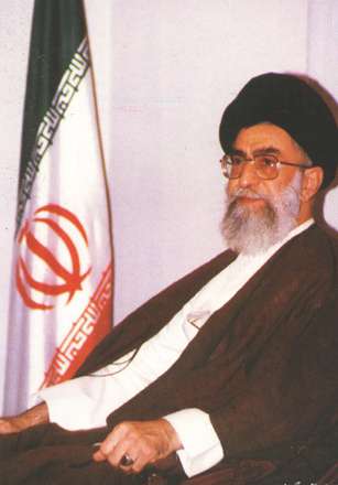 با خامنه ای کسی نگردد گمراه